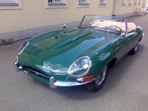 Jaguar E-Type photo