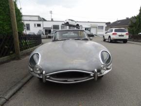 Jaguar E-Type photo